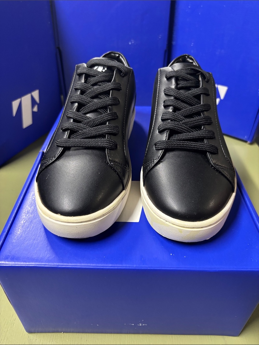 Thousand Fell Women’s Lace Up Sneakers Black White Size 7.5